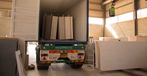 unloading quartz slabs from container